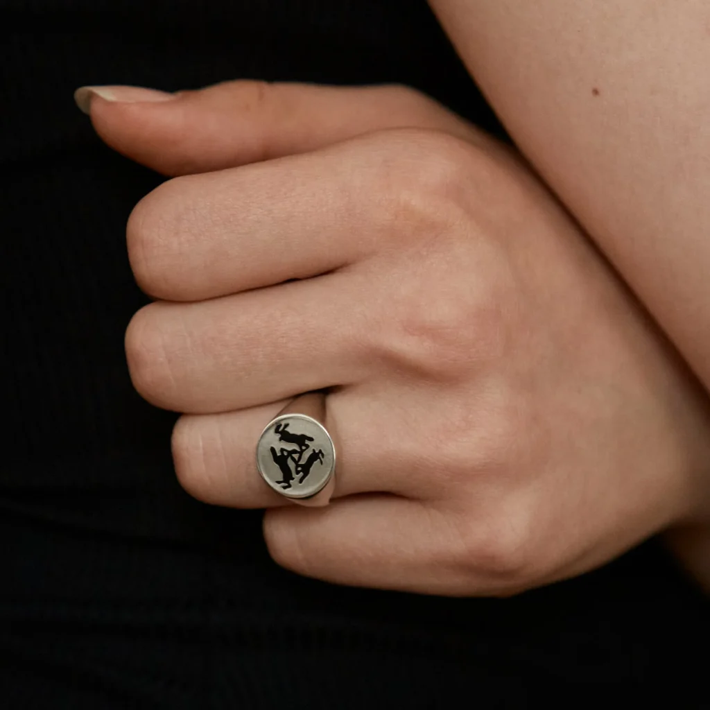 Invasion Signet Black